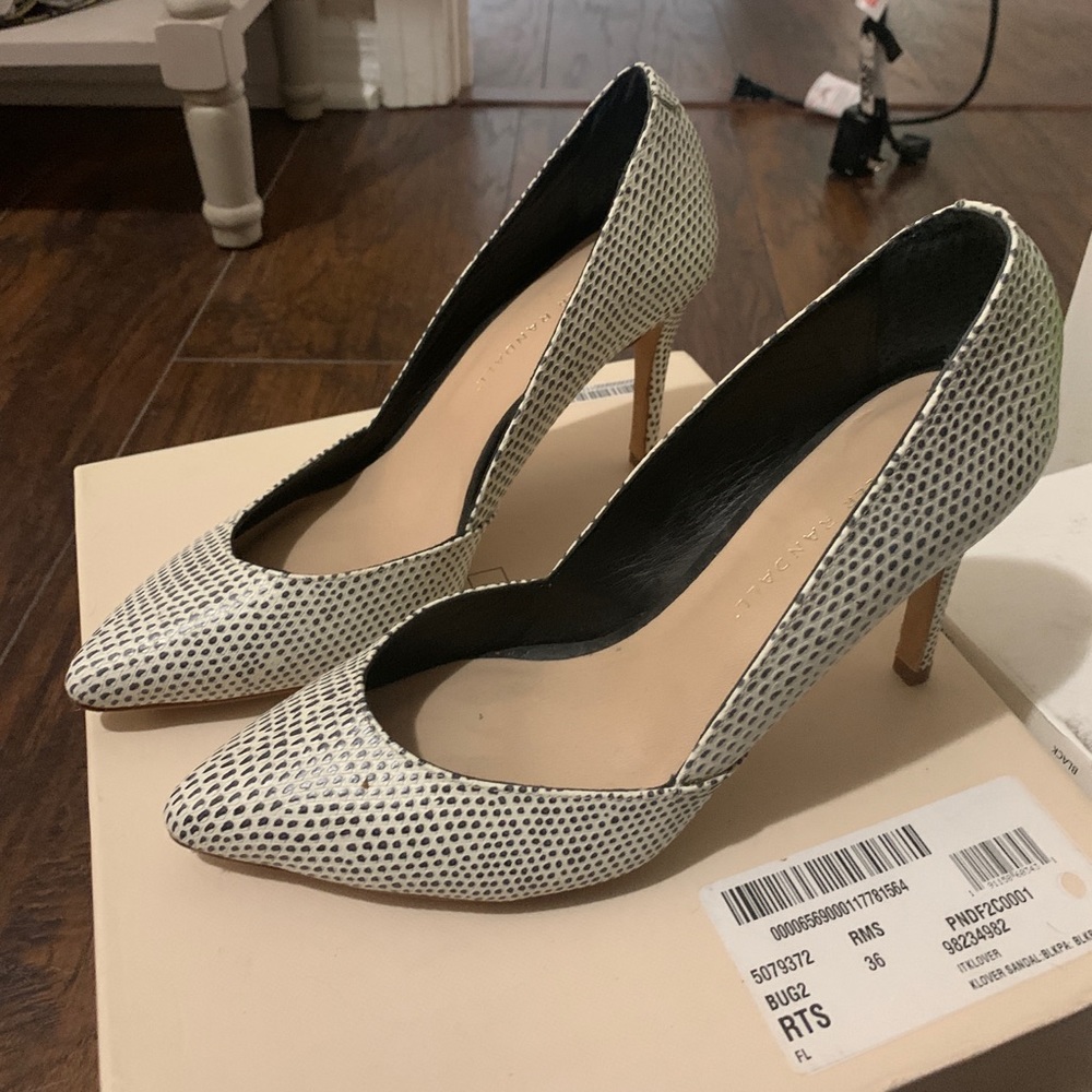 Iike new Loeffler Randall Pumps Black and White